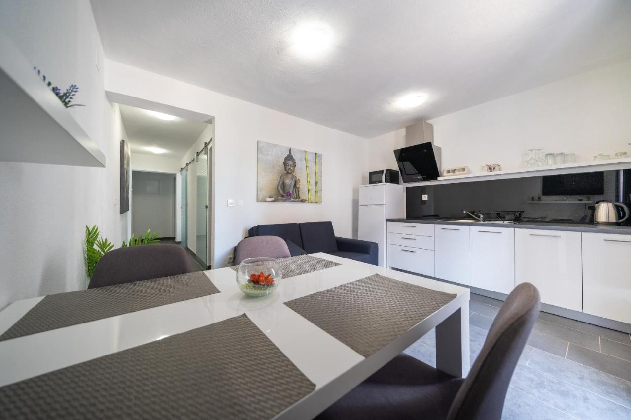 Holiday Apartments Amarilis Pakostane Exterior photo