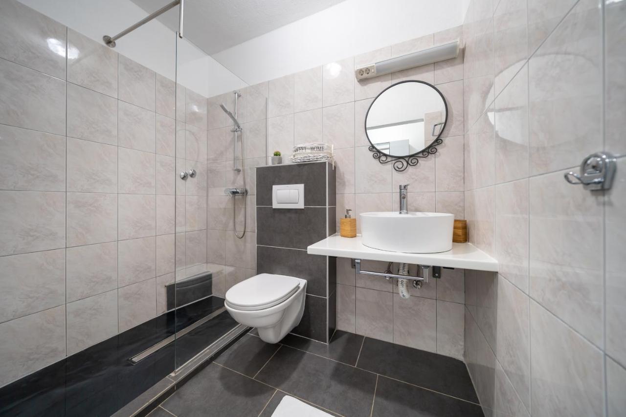 Holiday Apartments Amarilis Pakostane Exterior photo