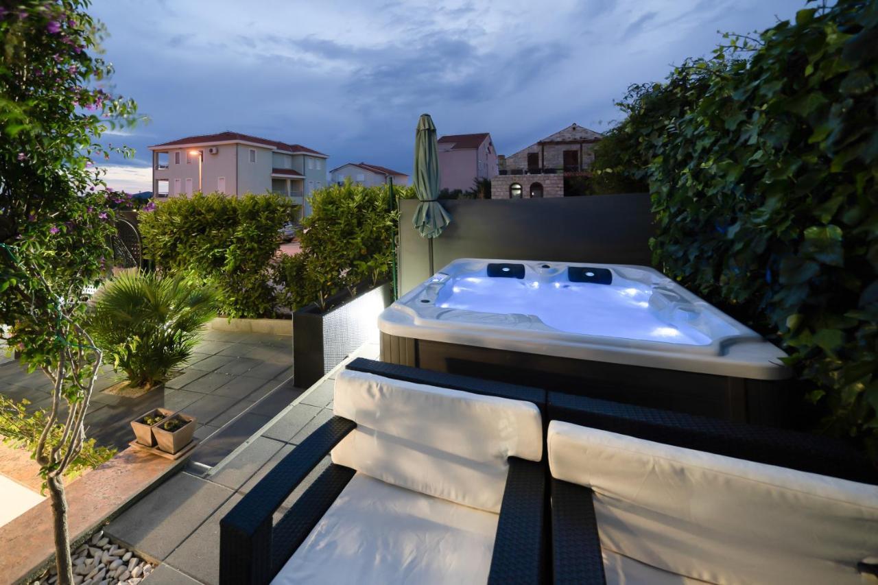 Holiday Apartments Amarilis Pakostane Exterior photo