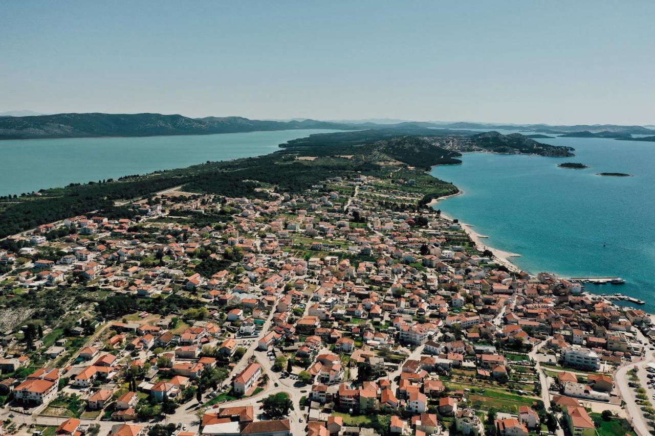 Holiday Apartments Amarilis Pakostane Exterior photo